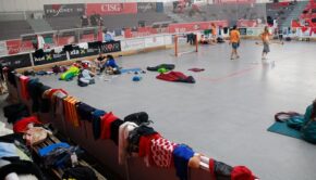 Pavelló on s'han traslladat els assistents de l'Acampada Jove / Lourdes Casademont
