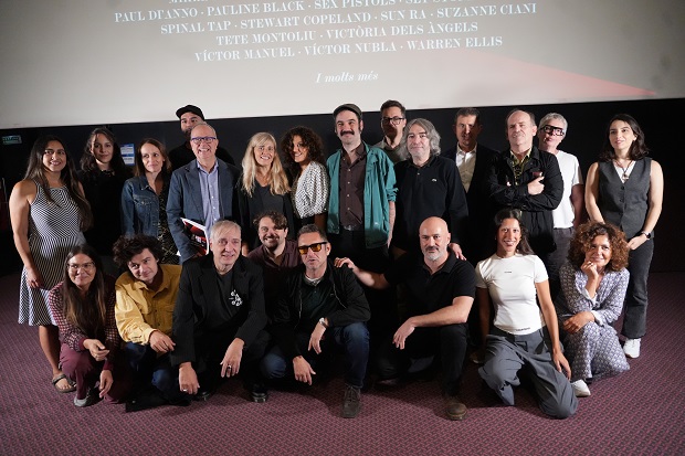 Foto de família amb els directors i col·laboradors de l'edició 2025 d'In-Endit / Guillem Roset
