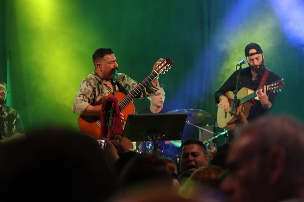 Sabor de Gràcia en el concert a la Plaça de Catalunya de Barcelona / Laura Fíguls