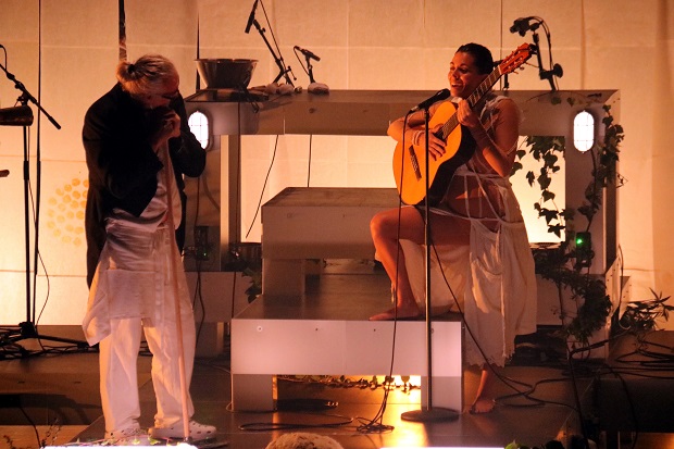 Anna Ferrer acompanyada del seu pare / Nia Escolà