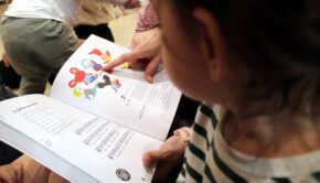 El llibre 'Canta-me'n una, canta-me'n dues' / Nia Escolà