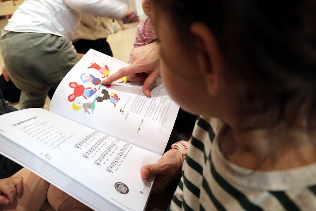 El llibre 'Canta-me'n una, canta-me'n dues' / Nia Escolà