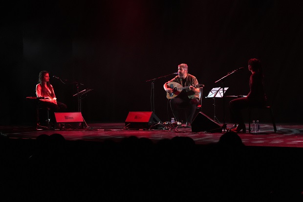 Tarta Relena i Giorgos Manolakis actuant a la sala Paral·lel 62 de Barcelona / Eloi Don