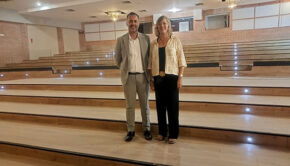 El regidor de Cultura, Jordi Jordan i l'alcaldessa, Mar Lleixà, a la sala gran de l'Auditori / Ajuntament de Tortosa