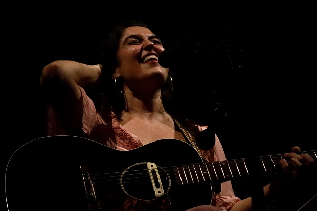 Sílvia Pérez Cruz durant el recital a la sessió inagural del Festival Terramar / Gemma Sánchez Bonel